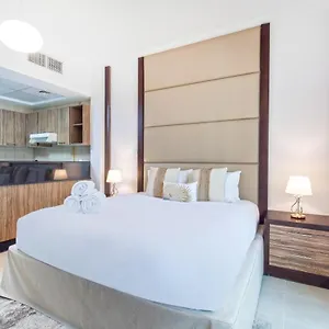 Apartment Bnbmehomes - Cosy Downtown Apt W Balcony Near Metro Station -1710, Dubai